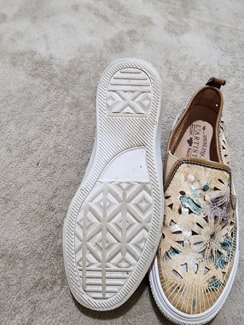 New Condition L'ATISTE Tan Laser-Cut Slip-On Platform Mule - Picture 7 of 11